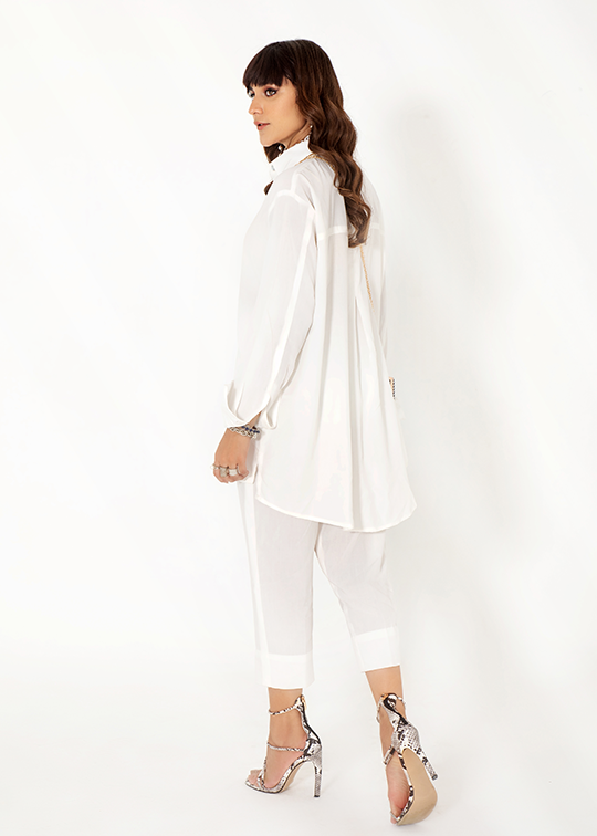 Model Wearing pure white coord set - image 2