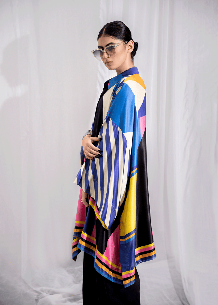 Model Wearing Abstract Printed outfil - img 3