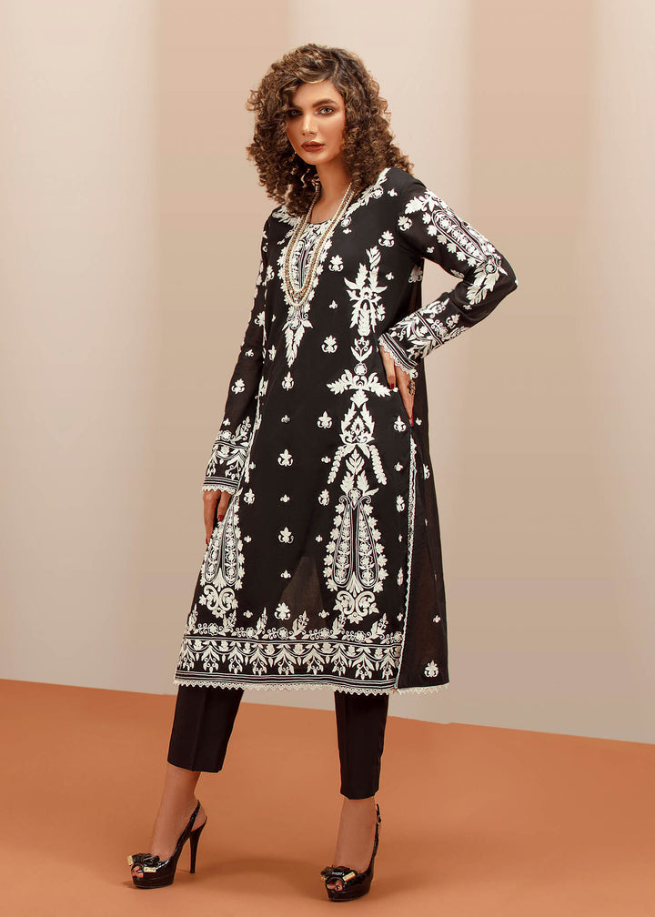 Model wearing Black kurta with white embroideredry -4