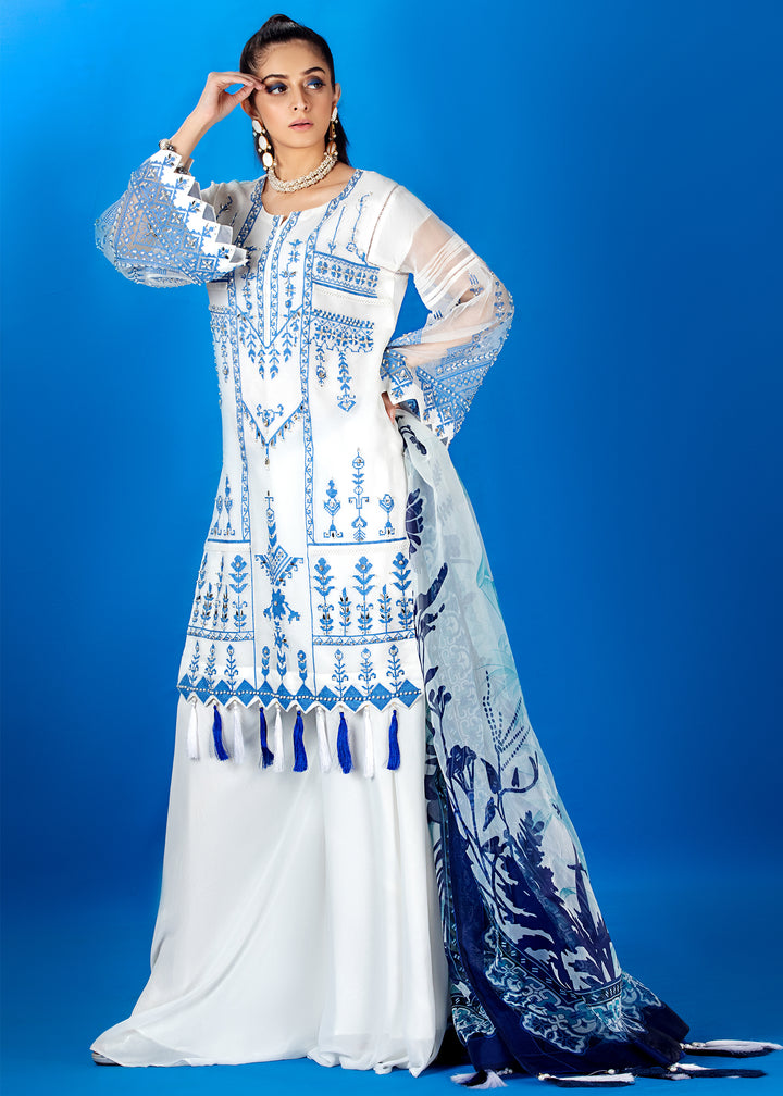 Model wearing Embroidered White Kurta with Dupatta and Trouser -9
