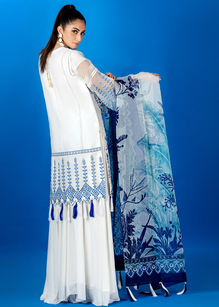 Model wearing Embroidered White Kurta with Dupatta and Trouser -11