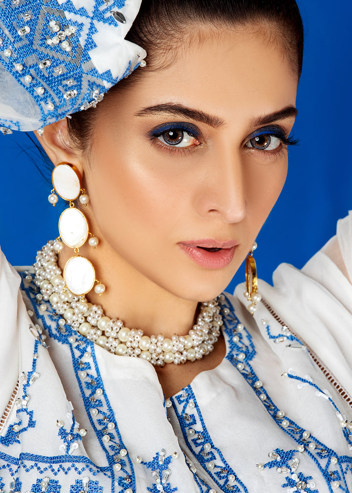 Model wearing Embroidered White Kurta with Dupatta and Trouser -12