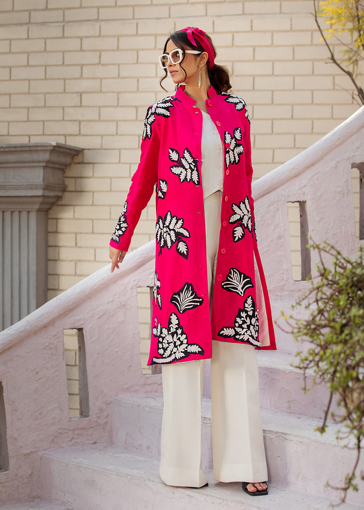 Model wear ambrosia printed jacket with an inner dress - img 2